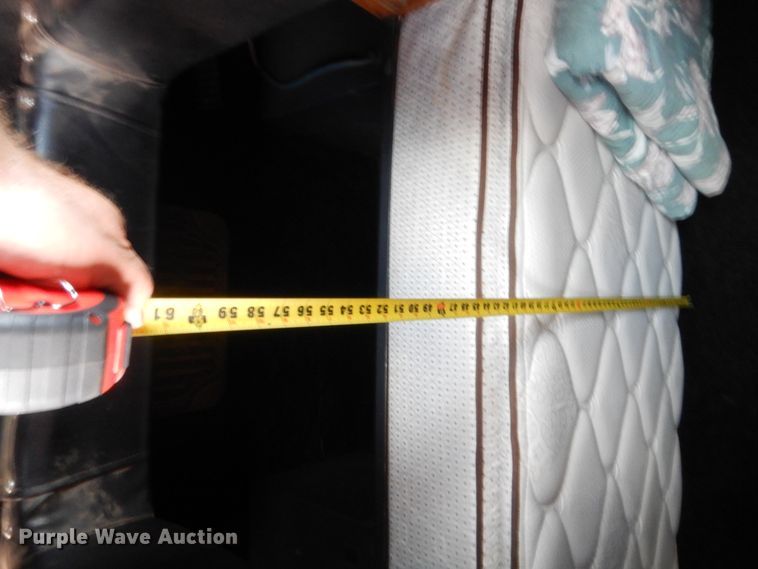 image for item HB9360 1989 International F93  semi truck