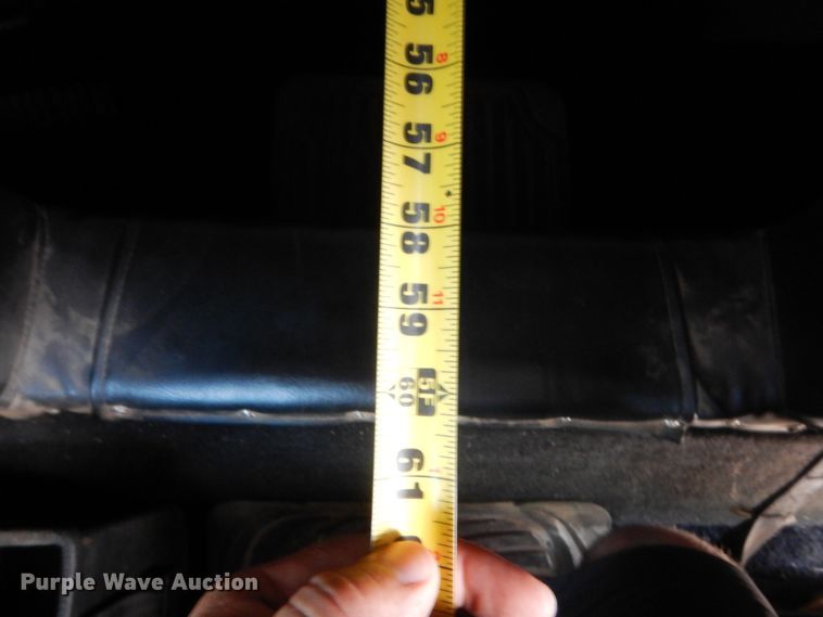 image for item HB9360 1989 International F93  semi truck