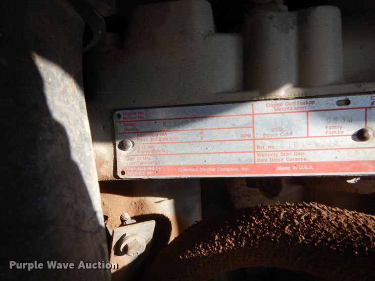 image for item HB9360 1989 International F93  semi truck