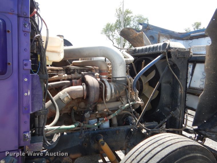 image for item HB9360 1989 International F93  semi truck