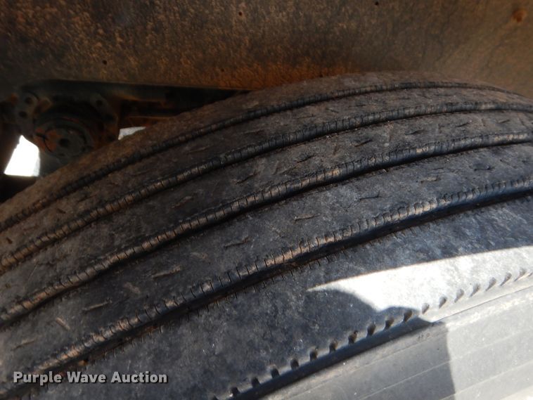 image for item HB9360 1989 International F93  semi truck