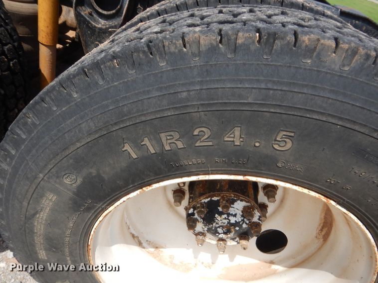 image for item HB9360 1989 International F93  semi truck