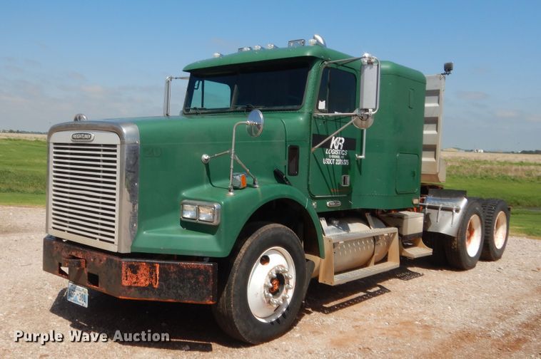 image for item HB9361 2000 Freightliner FLD  semi truck