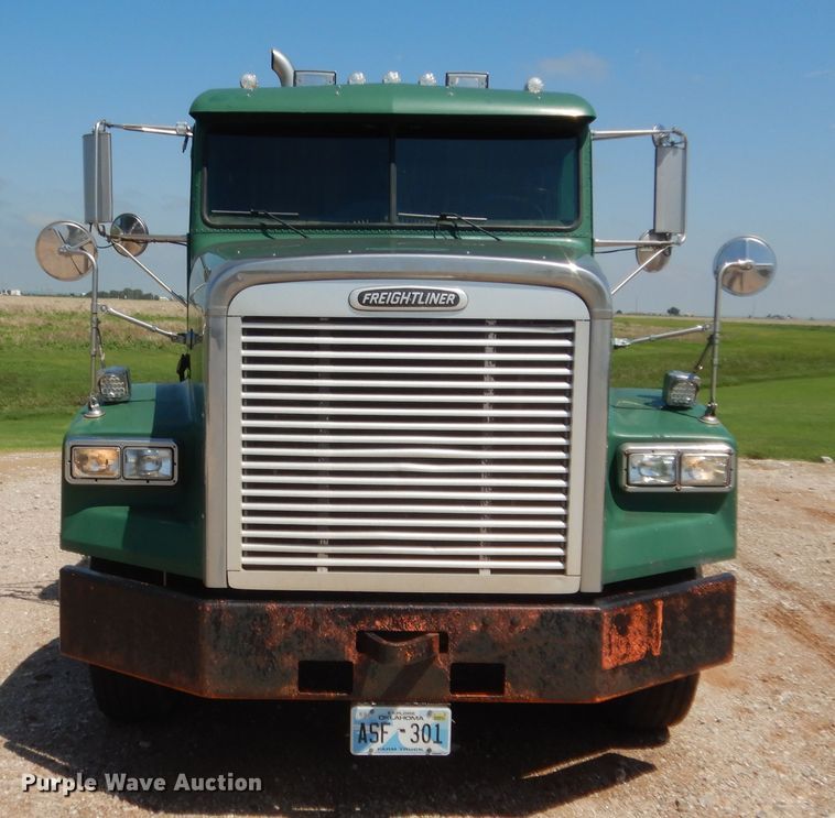 image for item HB9361 2000 Freightliner FLD  semi truck