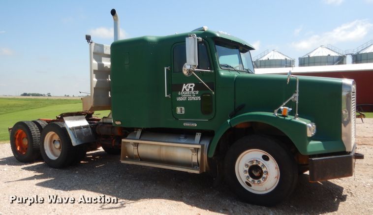 image for item HB9361 2000 Freightliner FLD  semi truck