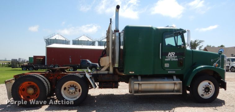 image for item HB9361 2000 Freightliner FLD  semi truck