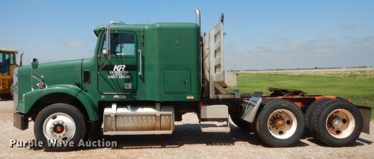 image for item HB9361 2000 Freightliner FLD  semi truck