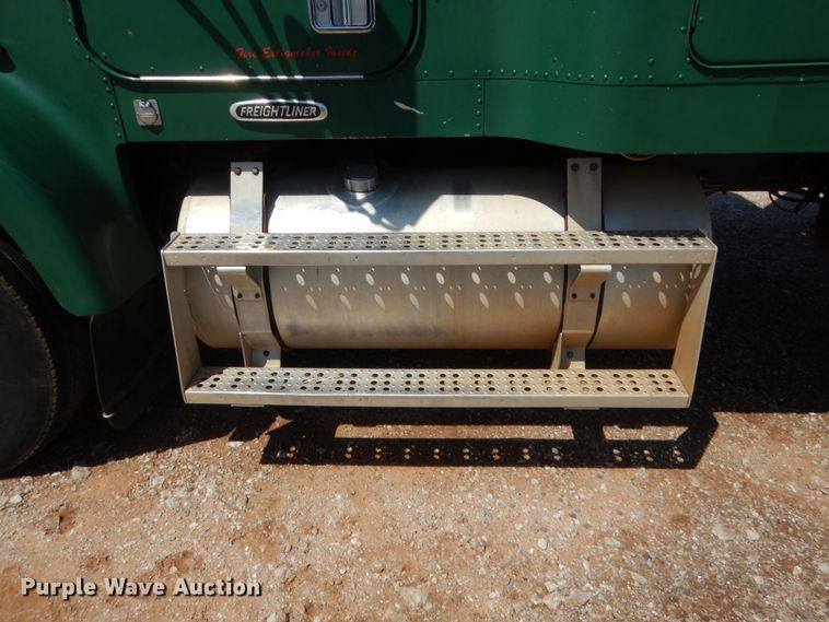 image for item HB9361 2000 Freightliner FLD  semi truck