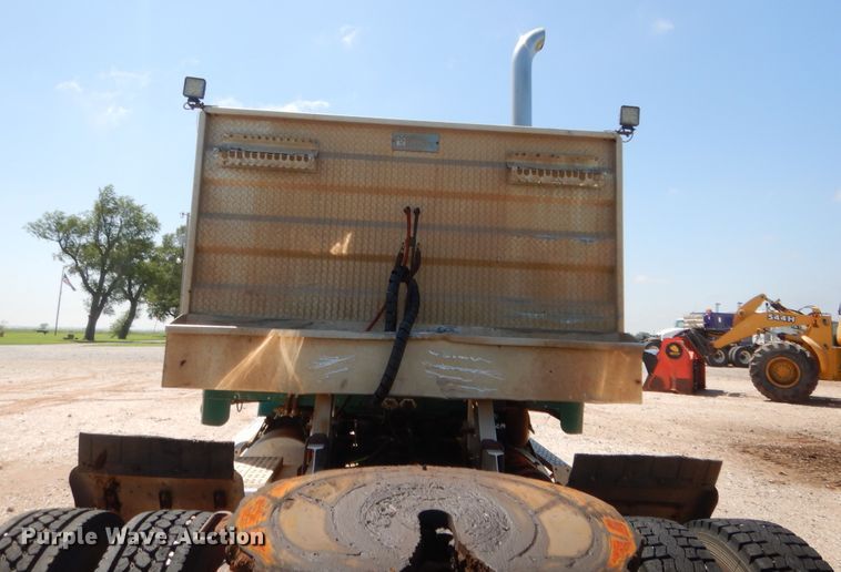 image for item HB9361 2000 Freightliner FLD  semi truck