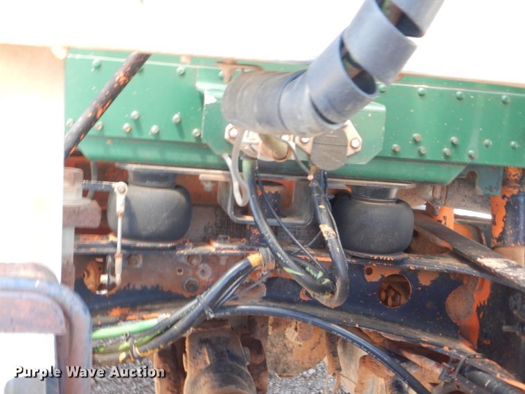 image for item HB9361 2000 Freightliner FLD  semi truck