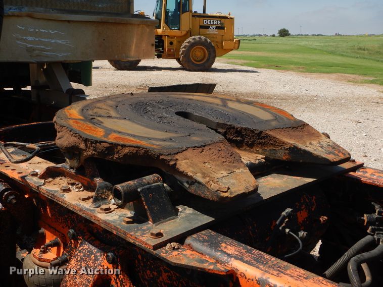 image for item HB9361 2000 Freightliner FLD  semi truck