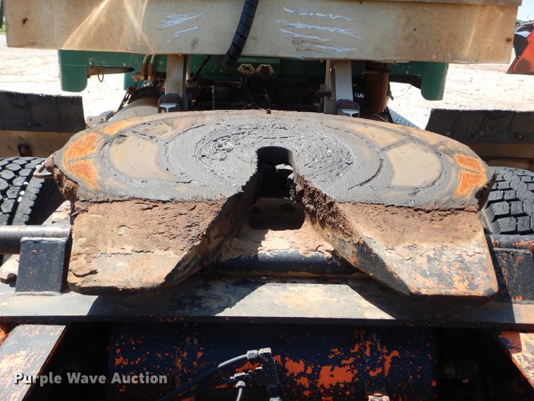 image for item HB9361 2000 Freightliner FLD  semi truck