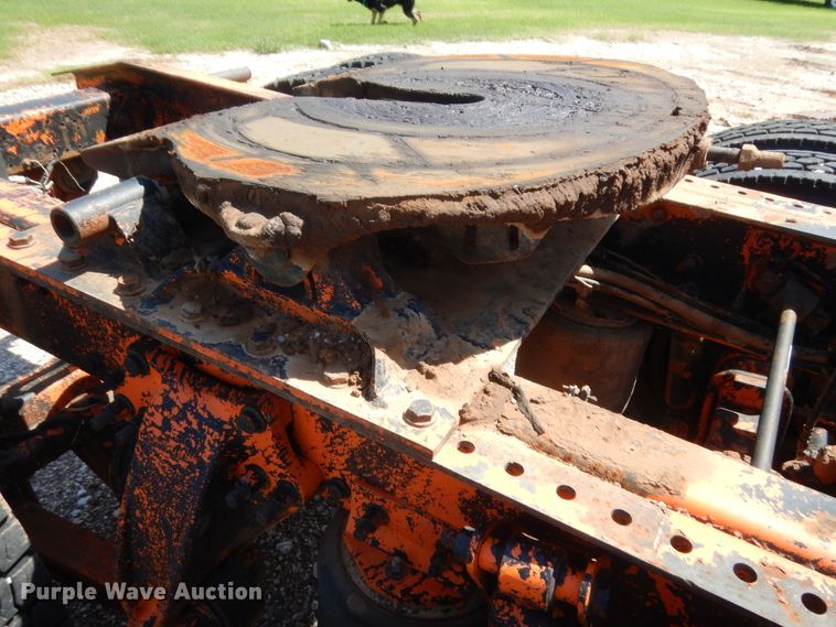 image for item HB9361 2000 Freightliner FLD  semi truck