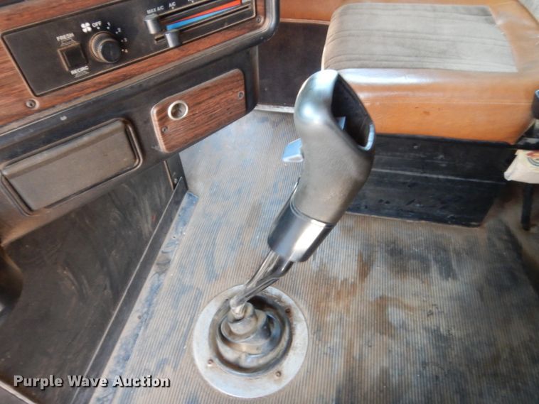 image for item HB9361 2000 Freightliner FLD  semi truck