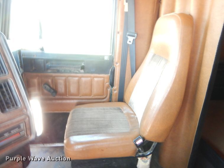 image for item HB9361 2000 Freightliner FLD  semi truck