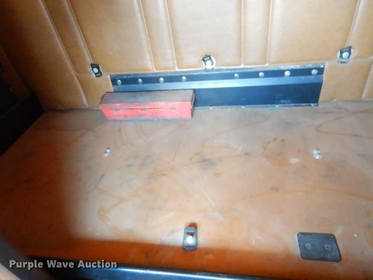 image for item HB9361 2000 Freightliner FLD  semi truck