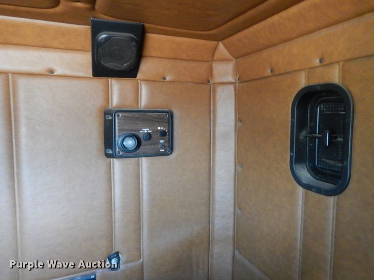 image for item HB9361 2000 Freightliner FLD  semi truck