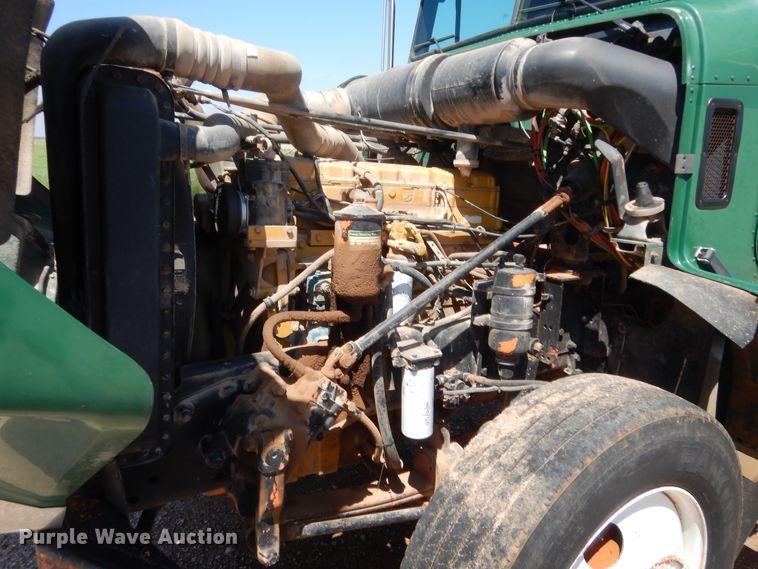 image for item HB9361 2000 Freightliner FLD  semi truck