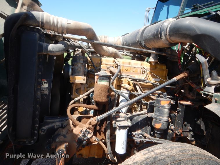 image for item HB9361 2000 Freightliner FLD  semi truck