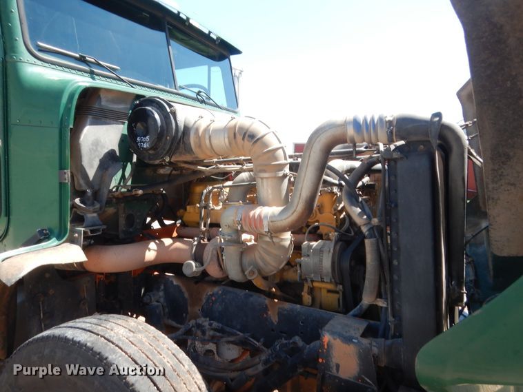 image for item HB9361 2000 Freightliner FLD  semi truck