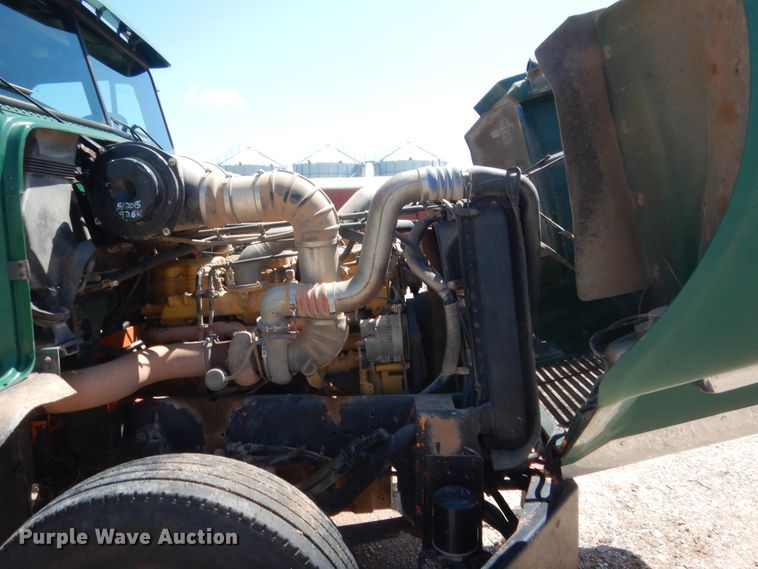 image for item HB9361 2000 Freightliner FLD  semi truck