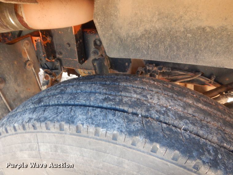 image for item HB9361 2000 Freightliner FLD  semi truck