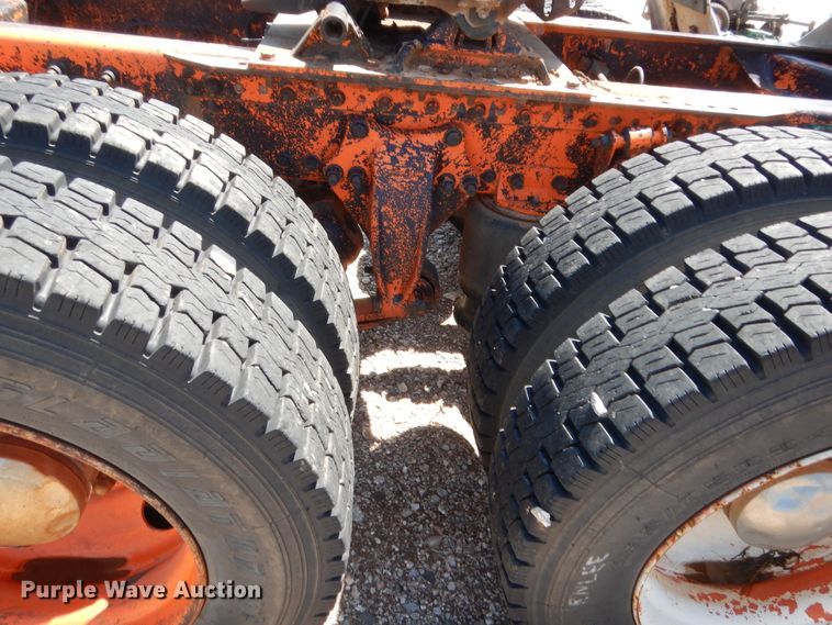 image for item HB9361 2000 Freightliner FLD  semi truck