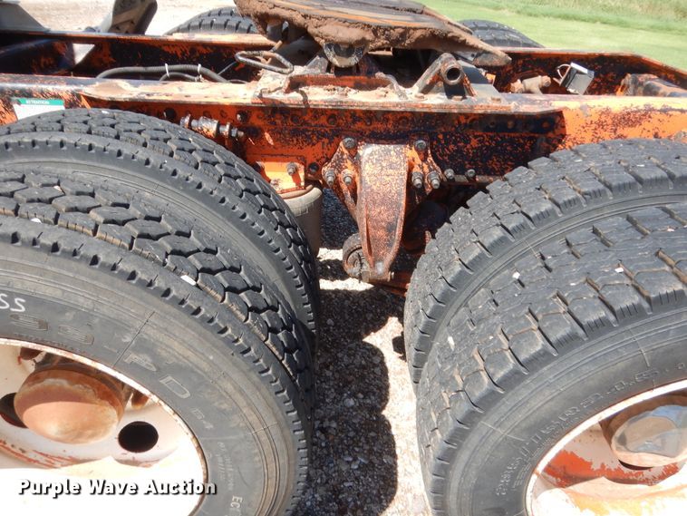 image for item HB9361 2000 Freightliner FLD  semi truck