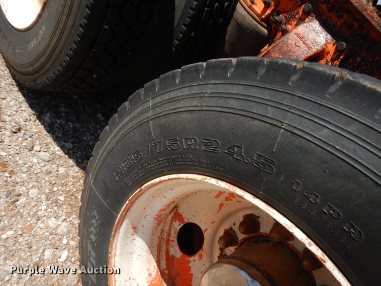 image for item HB9361 2000 Freightliner FLD  semi truck