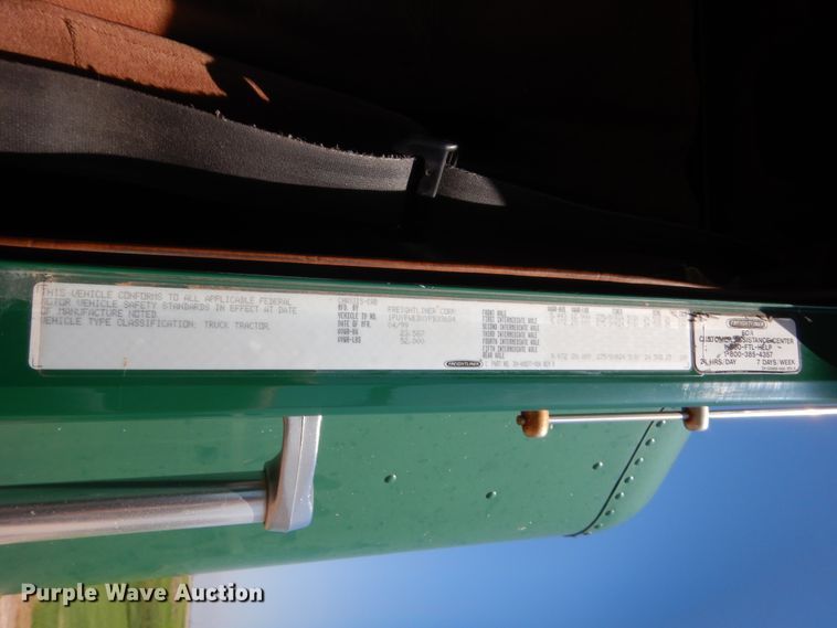 image for item HB9361 2000 Freightliner FLD  semi truck