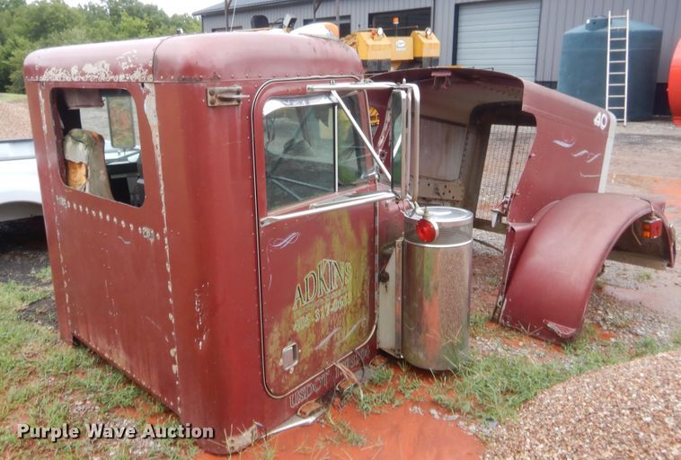 image for item HB9488 Peterbilt 359 truck cab and hood