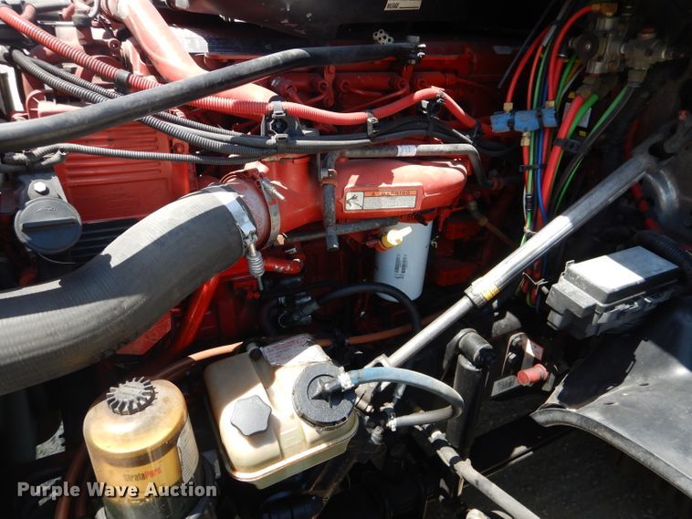 image for item HC9061 2013 Freightliner Cascadia  semi truck