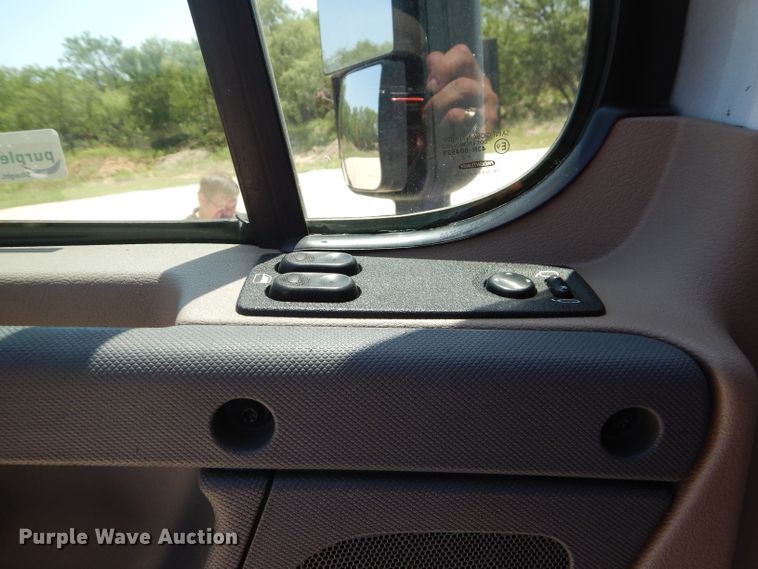 image for item HC9061 2013 Freightliner Cascadia  semi truck