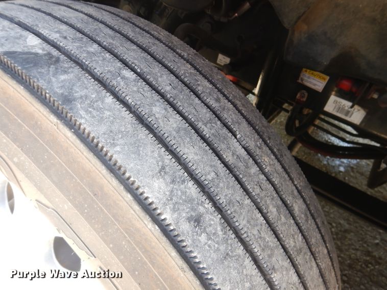 image for item HC9061 2013 Freightliner Cascadia  semi truck