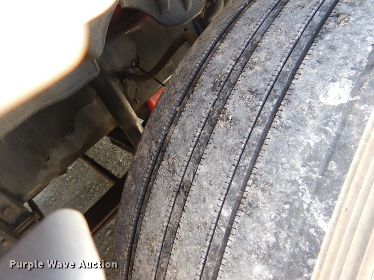 image for item HC9061 2013 Freightliner Cascadia  semi truck