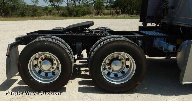 image for item HC9061 2013 Freightliner Cascadia  semi truck