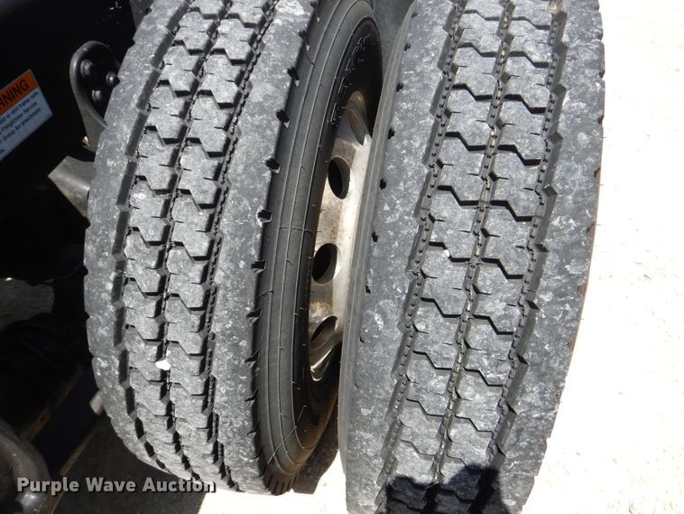 image for item HC9061 2013 Freightliner Cascadia  semi truck