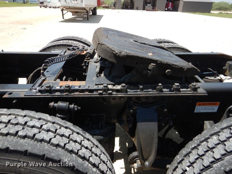 image for item HC9061 2013 Freightliner Cascadia  semi truck