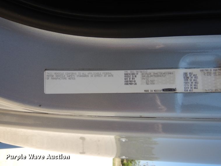 image for item HC9061 2013 Freightliner Cascadia  semi truck