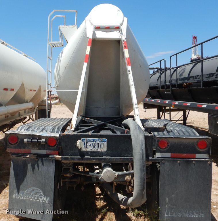 image for item HC9077 1983 Fruehauf HAB-FT-U pneumatic dry bulk trailer