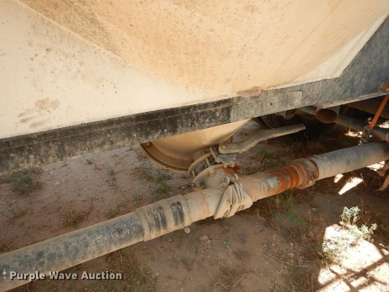 image for item HC9077 1983 Fruehauf HAB-FT-U pneumatic dry bulk trailer