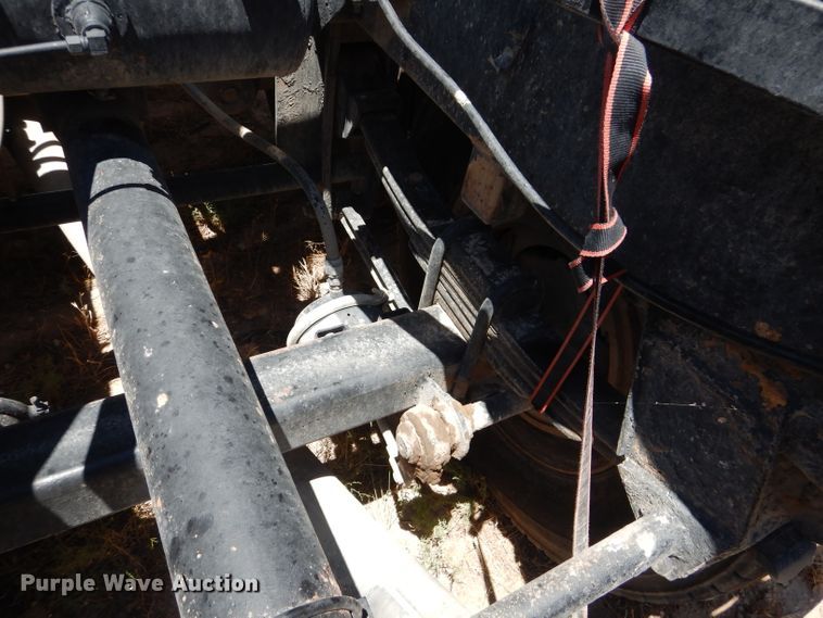 image for item HC9077 1983 Fruehauf HAB-FT-U pneumatic dry bulk trailer