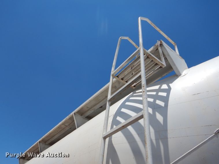 image for item HC9077 1983 Fruehauf HAB-FT-U pneumatic dry bulk trailer