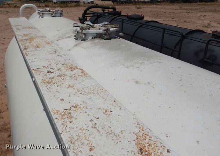 image for item HC9077 1983 Fruehauf HAB-FT-U pneumatic dry bulk trailer