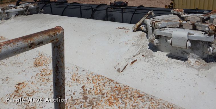 image for item HC9077 1983 Fruehauf HAB-FT-U pneumatic dry bulk trailer