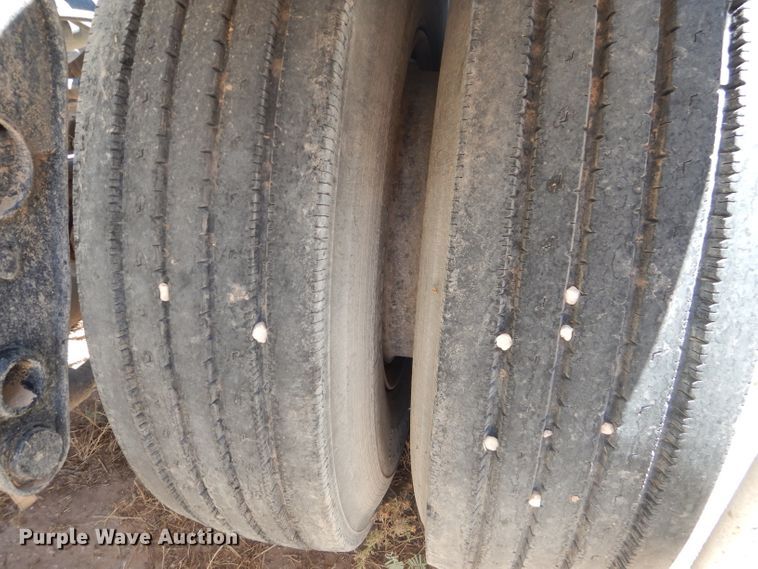 image for item HC9077 1983 Fruehauf HAB-FT-U pneumatic dry bulk trailer