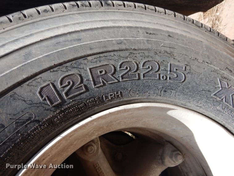 image for item HC9077 1983 Fruehauf HAB-FT-U pneumatic dry bulk trailer