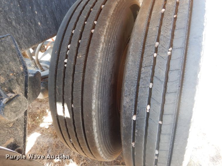 image for item HC9077 1983 Fruehauf HAB-FT-U pneumatic dry bulk trailer