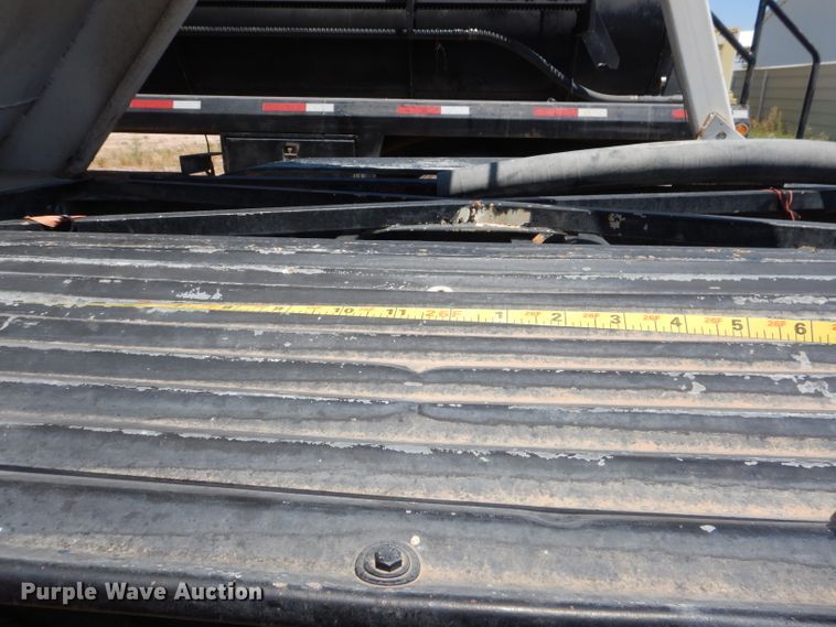 image for item HC9077 1983 Fruehauf HAB-FT-U pneumatic dry bulk trailer