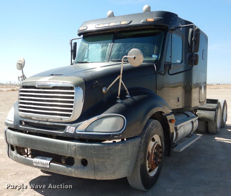 image for item HC9080 2006 Freightliner Columbia 120  semi truck